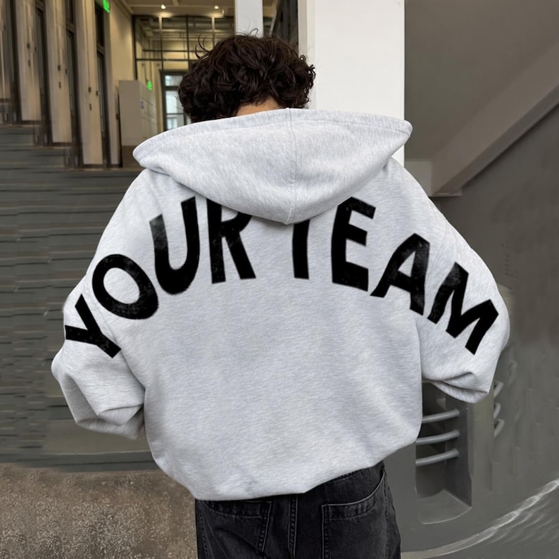 Anpassningsbar laghoodie, anpassad sportmamma-tröja med rund hals, personlig lagmamma-tröja eller hoodie, bokstäver baktill, logotyp framtill bild 2