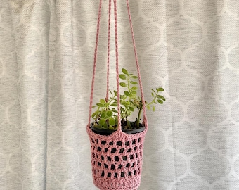 Handmade crochet plant hangers. Fit 4"- 6" pots. Can be customized.