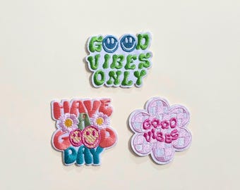 レトロなグッドバイブスアイロンワッペン - ジャケット、バッグ、帽子用のポジティブな刺繍アップリケ