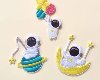 宇宙飛行士の刺繍ワッペン｜宇宙・惑星・月アップリケ（粘着式）