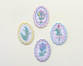 花束刺繍パッチ 4枚セット | ノートパソコン、日記帳、バッグなどに貼れるコテージコア風DIYデカール（ヴィンテージスタイル）