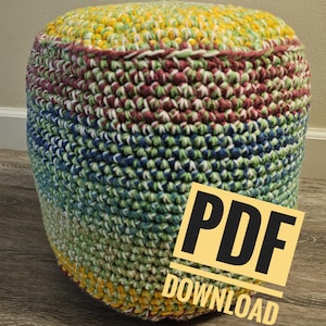 以下が含まれることがあります： 黄色、緑、青、赤、白のストライプが入ったカラフルな手編みのフットスツールです。フットスツールは丸型で、表面に凹凸があります。画像の右下隅には「PDF DOWNLOAD」というテキストが表示されています。