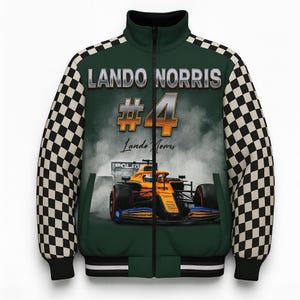 Puede incluir: Chaqueta verde con cremallera con un coche de carreras de F&oacute;rmula 1 y el texto "LANDO NORRIS #4". La chaqueta tiene mangas a cuadros en blanco y negro y cuello y ribete negros. Una chaqueta deportiva.