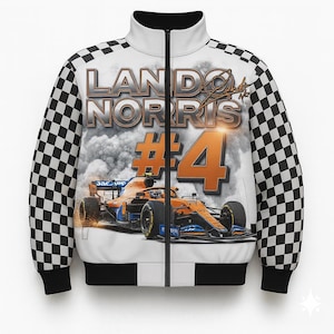 Puede incluir: Chaqueta blanca con cremallera y mangas a cuadros blancos y negros. La chaqueta presenta el texto "LANDO NORRIS #4" con un gr&aacute;fico de coche de carreras y un fondo ahumado. La chaqueta tiene cuello, pu&ntilde;os y dobladillo negros.