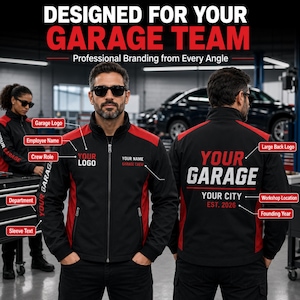 Puede incluir: Una chaqueta negra y roja con cremallera que incluye áreas de texto personalizables como YOUR LOGO, YOUR NAME, GARAGE CREW, YOUR GARAGE, YOUR CITY y EST. 2026. La chaqueta muestra una marca profesional en el frente, la espalda y la manga.