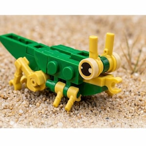 Build-A-Bug: Grasshopper Building Kit Educational Insect Brick Set