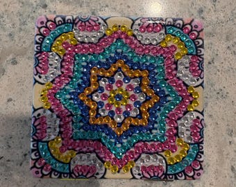 Espejo compacto con cuentas