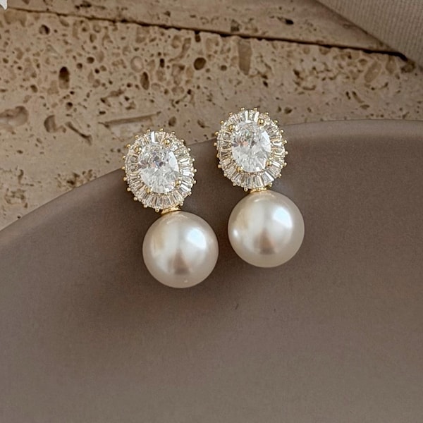 Pearl Drop Earrings Bridesmaid Gift Wedding Jewelry Maid of Honour Gift Bridal Jewellery Bridesmaid Earrings Minimalist Christmas Gifts