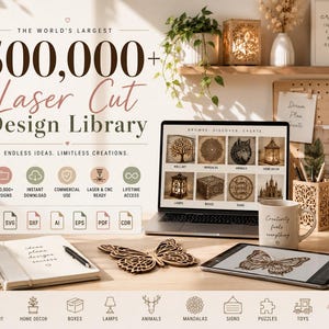 Op de afbeelding: Promotieafbeelding van een lasergesneden designbibliotheek met meer dan 500.000 ontwerpen. De afbeelding toont een laptop met designvoorbeelden, een tablet, een notitieboek en houten uitsparingen. Tekst bevat "Laser Cut Design Library" en bestandsformaatpictogrammen.