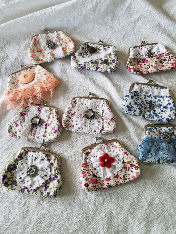 Cottagestyle Lace Embellished Floral Coin Purse