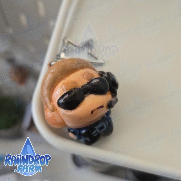 Llavero artesanal inspirado en Resident Evil 1: S.T.A.R.S. Wesker