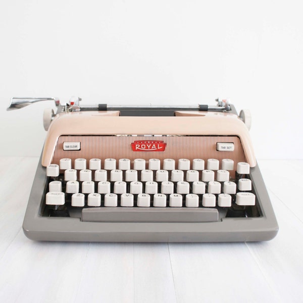 Vintage Royal Futura 800 Typewriter with Case