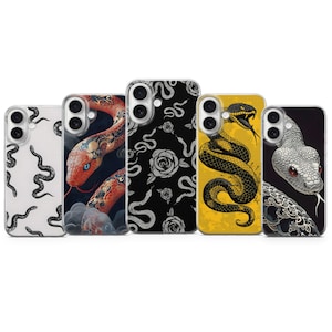 Könnte beinhalten: Fünf Smartphone-Hüllen mit Schlangen- und Blumenmotiven. Die erste ist transparent mit schwarzen Schlangen, die zweite zeigt eine rote Schlange, die dritte ist schwarz mit weißen Schlangen und Rosen, die vierte ist gelb mit einer schwarzen Schlange und die fünfte ist schwarz mit einer weißen Schlange.