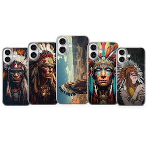 Puede incluir: Cinco fundas para teléfono con diseños de temática nativa americana. Las fundas muestran retratos detallados con tocados y pintura facial tradicionales, junto con imágenes de paisajes. La paleta de colores es rica y variada, con un enfoque en tonos vibrantes y patrones intrincados.