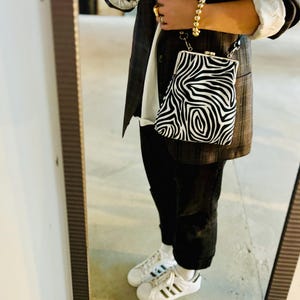Clutch zebra/bag with Chain/metal frame bag/elegant bag/cros body bag/kiss lock bag/purse