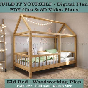 以下が含まれることがあります： 家型の屋根、フェアリーライト、梯子が付いた木製の子供用ベッドフレーム。ベッドは明るい色の木材で作られており、マットレス、枕、緑色の毛布が含まれています。画像には「Kid Bed - Woodworking Plan」と書かれています。