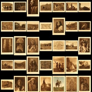 Op de afbeelding: Een verzameling vintage sepia-getinte foto's die het leven en de cultuur van de Amerikaanse indianen laten zien. De afbeeldingen tonen verschillende sc&egrave;nes, waaronder portretten van individuen, groepen mensen en landschappen. Sommige afbeeldingen tonen traditionele kleding, ceremoni&euml;le voorwerpen en dagelijkse activiteiten.
