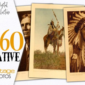 Op de afbeelding: Drie vintage foto's van Amerikaanse indianen. De eerste foto toont een man met lang zwart haar en een serieuze uitdrukking. De tweede foto toont een man te paard met een veren hoofdtooi. De derde foto toont een man met een traditionele hoofdtooi met veren en kralen.