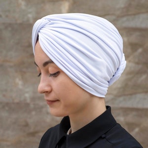 Turban blanc pour femmes, chapeau turban à nœud supérieur, turban snood