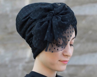 Turbante de encaje negro de los años 40: elegante sombrero para la quimioterapia y la alopecia