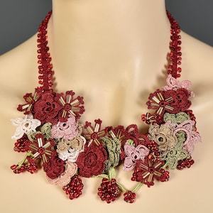 Deep Red Shaded Crochet Beaded Necklace, Crochet Bip Necklace, Crochet Oya Necklace, Fiber Necklace