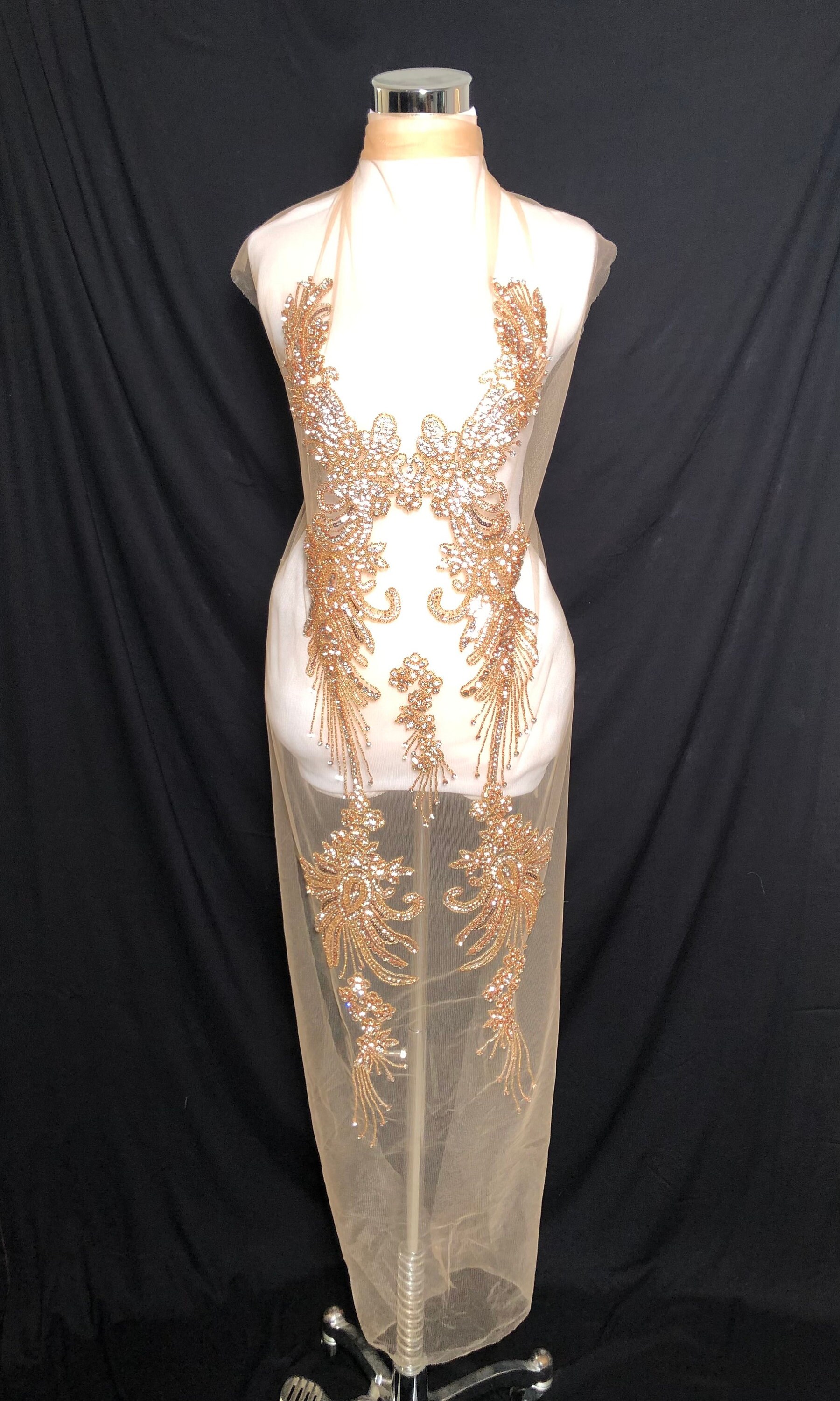Boutique CHLOE Cream white silk dress embroidered with gold brass, beads  and Swarovski crystals Retail price €6000 Size 38