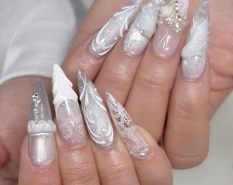 Uñas postizas góticas Angelcore blancas / Arte de alas de ángel y cruz en 3D / Uñas etéreas de encaje pintadas a mano / Regalo estético celestial personalizado hecho a mano