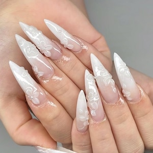 Witte bruids pers op nagels, handgemaakte lange naaldnagels, 3D bloemen bruiloft nagels, elegante nepnagels, aangepaste pers op set