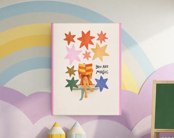 Ausdruckbares Poster mit bunten Sternen und dem Text „Du bist Magie“ fürs Kinderzimmer. StarDesignCreaties
