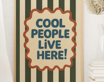 Retro-Poster – „Hier wohnen coole Leute!“ Digitale Wandkunst, druckbare Humorkunst
