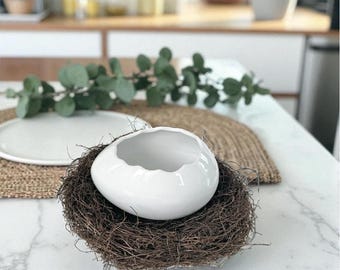 Bol de cerámica hecho a mano con forma de huevo y nido de pájaro / Decoración rústica para el hogar
