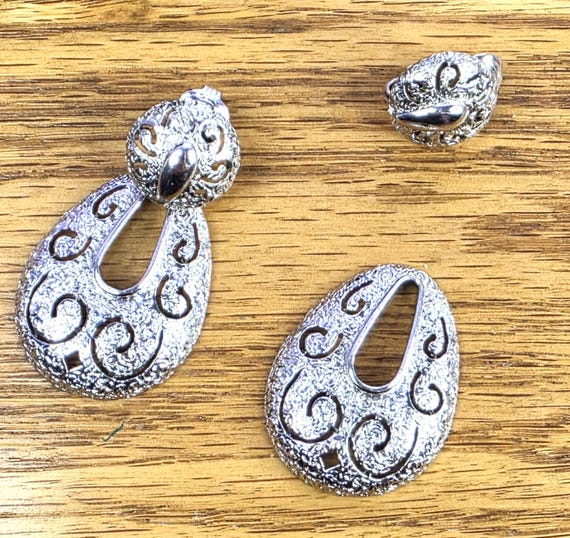 Sarah Coventry "Two Timer" Silver-Tone Earrings - image 4