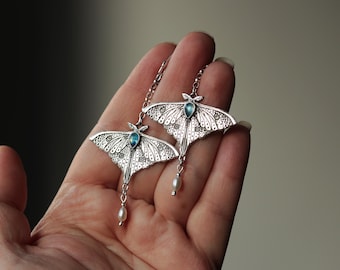 Brincos de Mariposa Luna em Prata de Lei – Pingente de Pedra da Lua Arco-Íris e Pérola