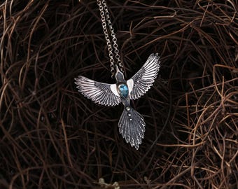 Colar Magpie em Prata de Lei - Pingente de Pássaro em Topázio Azul Suíço
