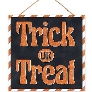 Halloween Sign, Trick or Treat Sign, Halloween Wreath Sign, Wreath Sign
