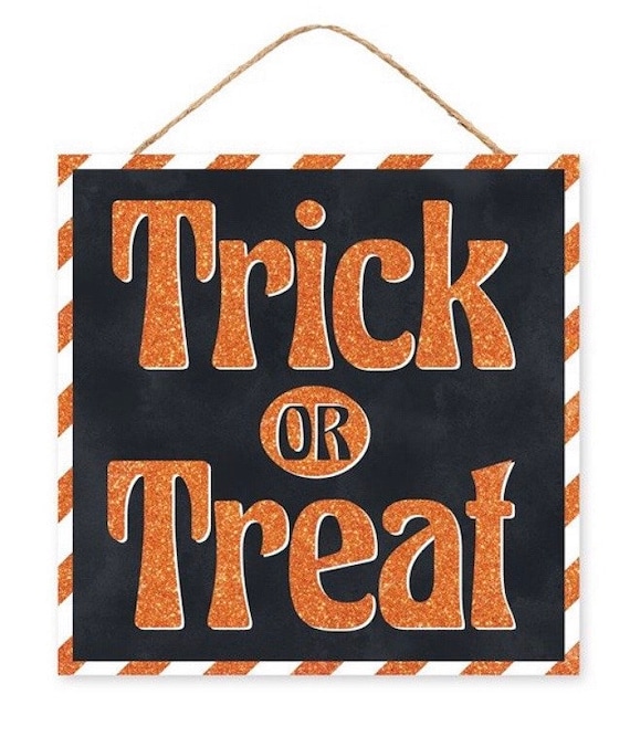 Halloween Sign, Trick or Treat Sign, Halloween Wreath Sign, Wreath Sign