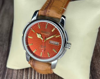 Vintage 1980 Citizen automatic Day-date wrist watch made in Japan red colour face