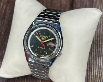 1976年製ヴィンテージ セイコー5 自動巻き腕時計：ブラックフェイス