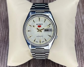 Montre automatique Seiko 5 vintage 1980 rénovée, cadran crème, jour/date fabriqué au Japon