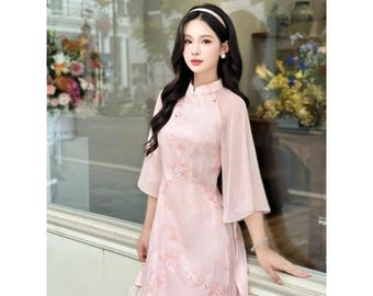 Pre-made Ao Dai Elegant Pink Modern Ao Dai – Soft Sheer Silk Floral Weave with Flowing Organza Sleeves, Graceful Vietnamese Traditional