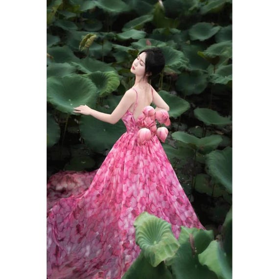 pink lotus dress Ym Hng Loang Ngh Thut  Pink Ombre Vietnamese Ym Dress for Lotus  Photoshoot