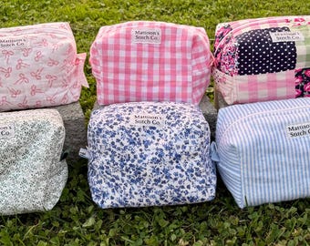 Bolsa de maquillaje acolchada / Bolsa de cosméticos hecha a mano / 6 opciones de impresión / Hecho a pedido por Mattison’s Stitch Co.