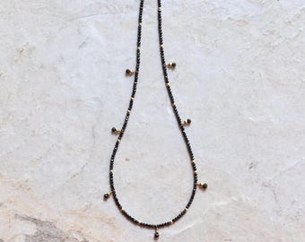 14K massief gouden zwarte diamanten kralenketting: beschermende bedel