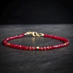 Or massif 14 carats : bracelet de perles rubis | 2-2,5 mm| Véritable rubis naturel | Joaillerie fine | Kokoro