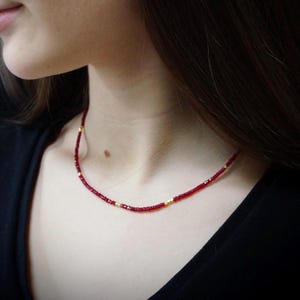 14K: Collar de rubí / 2,5 mm / Piedra natal de julio / Rubí con cuentas delicadas / Delicado / Delgado /