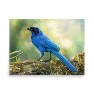 Puede incluir: Una pintura vibrante de un pájaro azul con cabeza y pico negros, posado en una rama musgosa. Las plumas del pájaro son de un azul llamativo, que contrasta con el fondo verde y amarillo. La obra de arte captura al pájaro en un entorno natural.