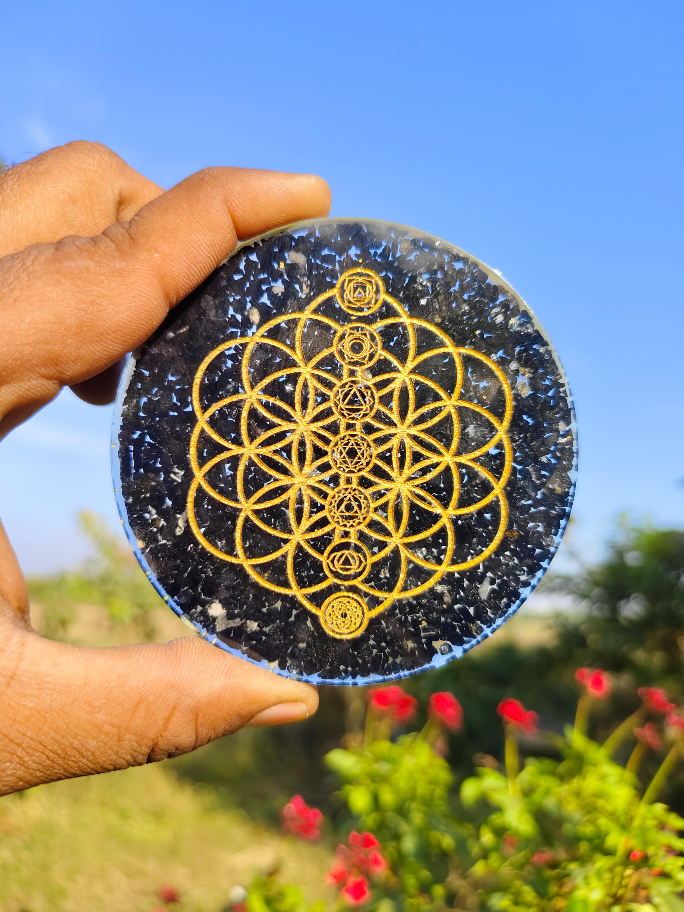 Selenit-Ladeschale Mit Chakra Design | Handgeschnitztes