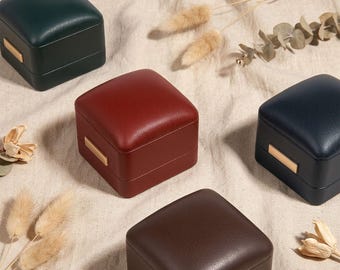 Personalisierte Leder Ring Box für Vorschlag & Hochzeit, personalisierte Verlobungsring Halter, quadratische Schmuck Geschenkbox für Paare