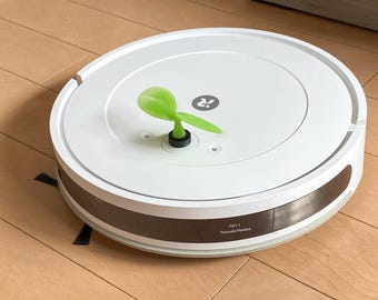 Decorazione per robot aspirapolvere con torretta LIDAR: un germoglio ondeggiante.