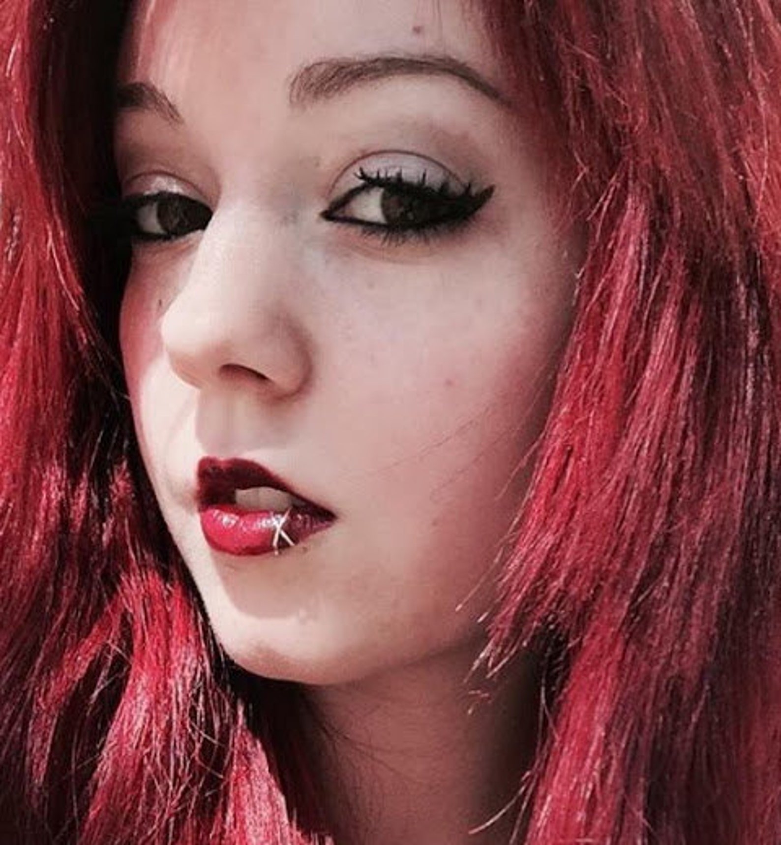 Daredorm Crossing Lips